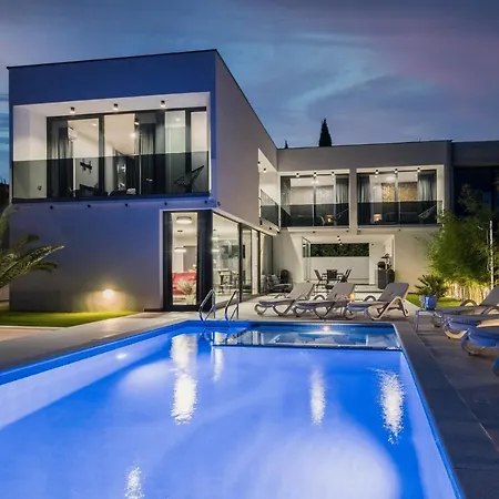 Beautiful Mariner Villa