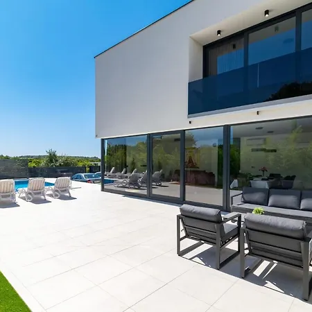 Beautiful Mariner Villa *