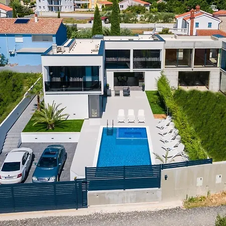 Beautiful Mariner Villa