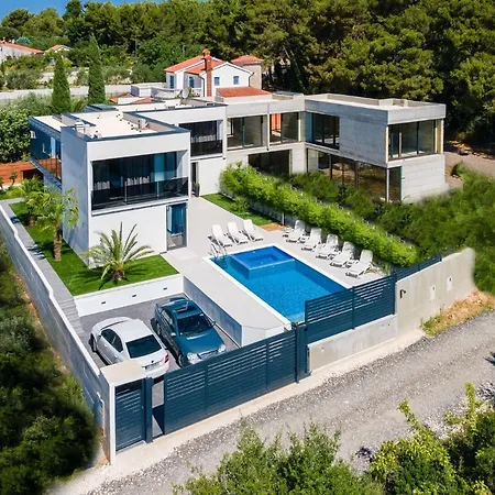 Beautiful Mariner Villa *